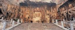 龙门石窟位于河南省洛阳市，是世界上造像最多的石刻艺术宝库图片6