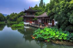 杭州西湖，位于浙江省杭州市西面，中国十大风景名胜之一图片4