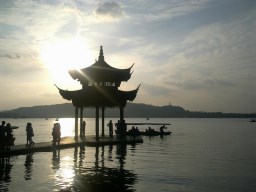 杭州西湖，位于浙江省杭州市西面，中国十大风景名胜之一图片7