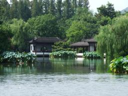 杭州西湖，位于浙江省杭州市西面，中国十大风景名胜之一图片6
