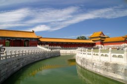北京故宫为明、清两代的皇宫，是中国最大的古代文化艺术博物馆图片6