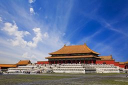 北京故宫为明、清两代的皇宫，是中国最大的古代文化艺术博物馆图片12